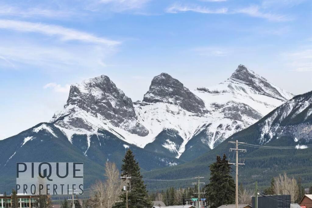 Apartment Mountain Getaway In - Sleeps 6 - Pool & Hottub Canmore