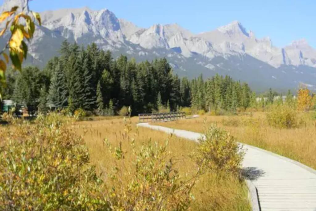 Mountain Getaway In - Sleeps 6 - Pool & Hottub Apartment