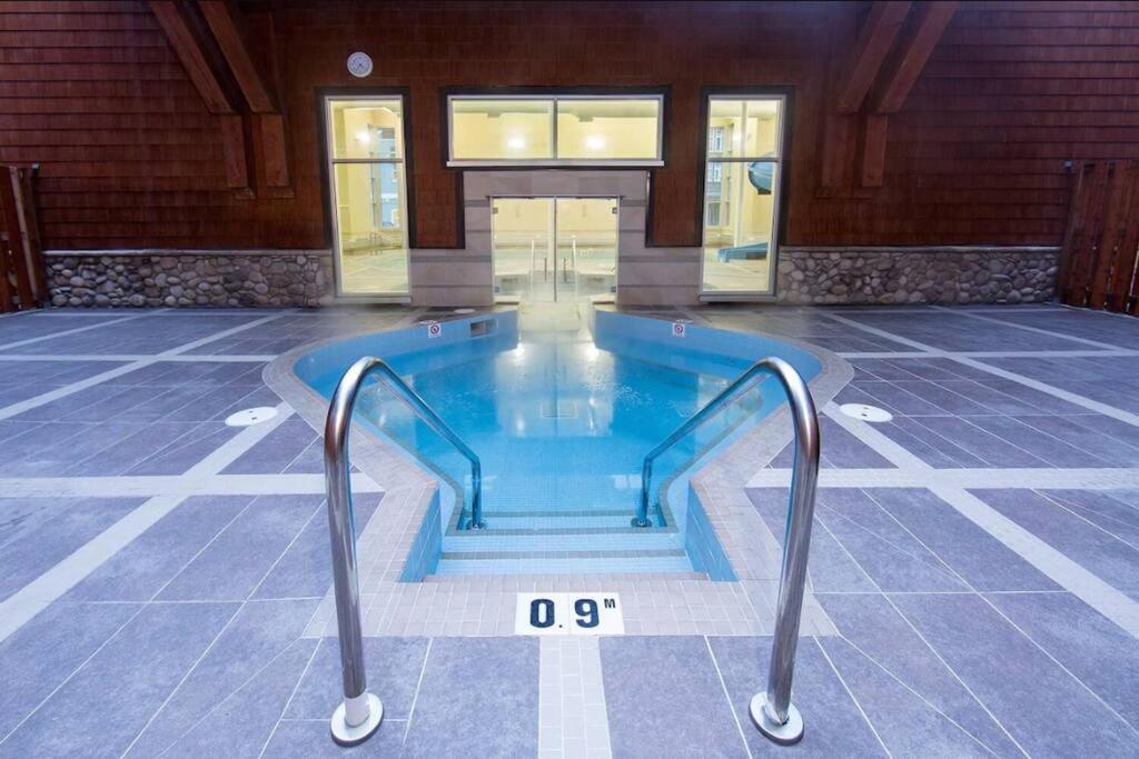 Apartment Mountain Getaway In - Sleeps 6 - Pool & Hottub