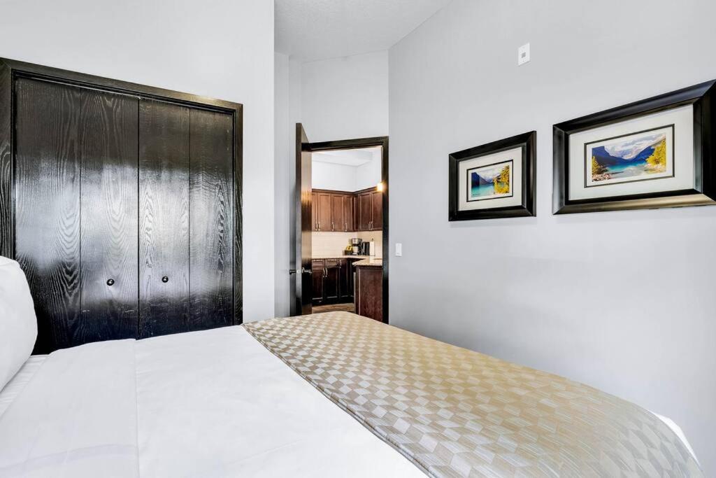 Mountain Getaway In - Sleeps 6 - Pool & Hottub *