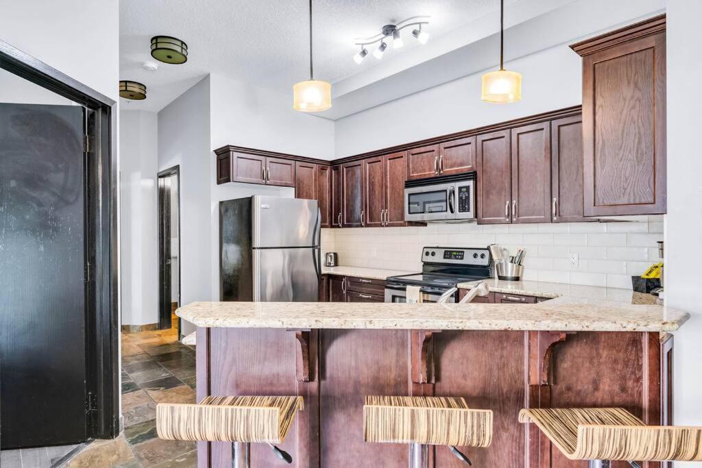 Mountain Getaway In - Sleeps 6 - Pool & Hottub