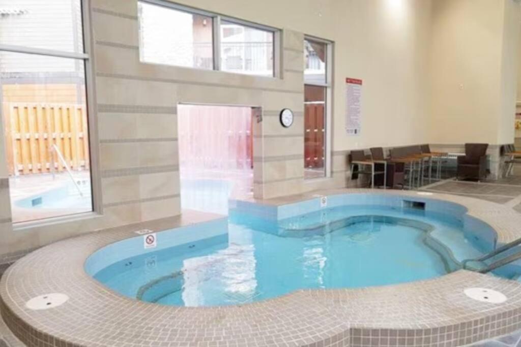 Apartment Mountain Getaway In - Sleeps 6 - Pool & Hottub