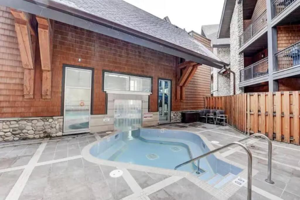 Apartment Mountain Getaway In - Sleeps 6 - Pool & Hottub