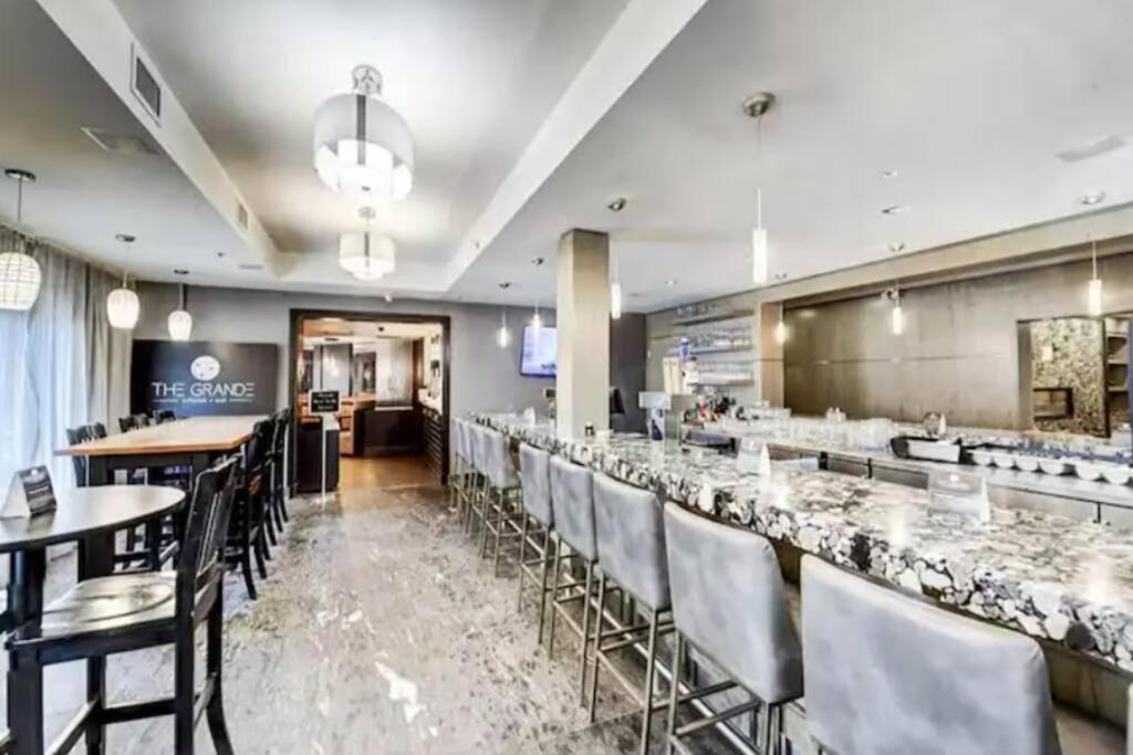 Mountain Getaway In - Sleeps 6 - Pool & Hottub Apartment *