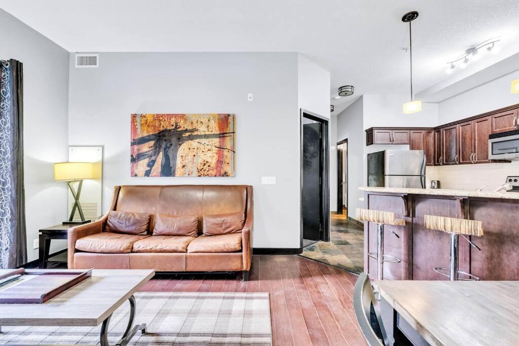 Mountain Getaway In - Sleeps 6 - Pool & Hottub *