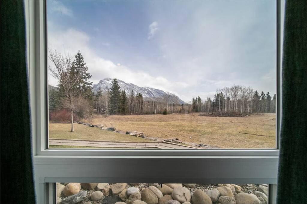 Mountain Getaway In - Sleeps 6 - Pool & Hottub Apartment *