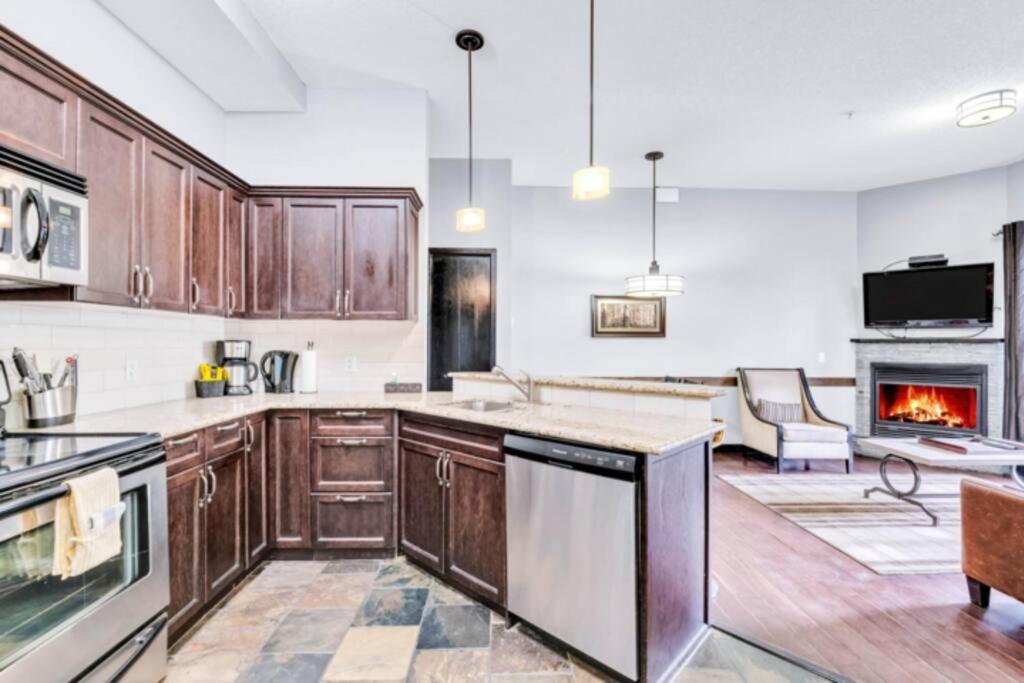 Apartment Mountain Getaway In - Sleeps 6 - Pool & Hottub *