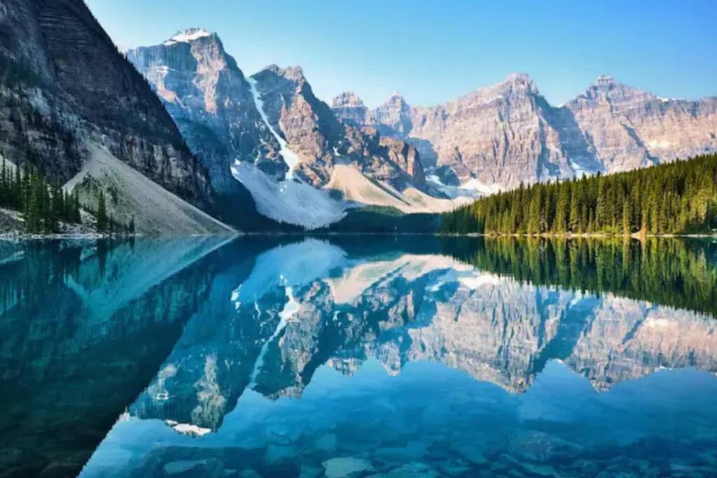 Mountain Getaway In - Sleeps 6 - Pool & Hottub * Canmore