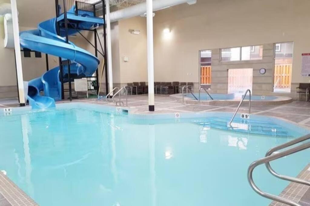 Mountain Getaway In - Sleeps 6 - Pool & Hottub Apartment