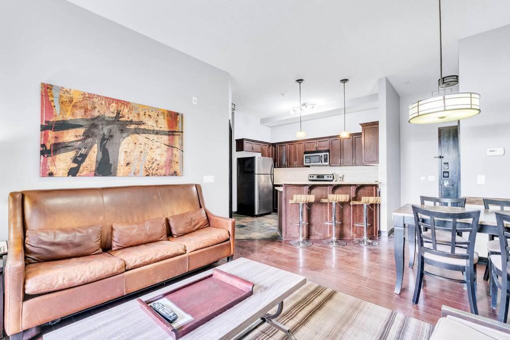 Mountain Getaway In - Sleeps 6 - Pool & Hottub Apartment *