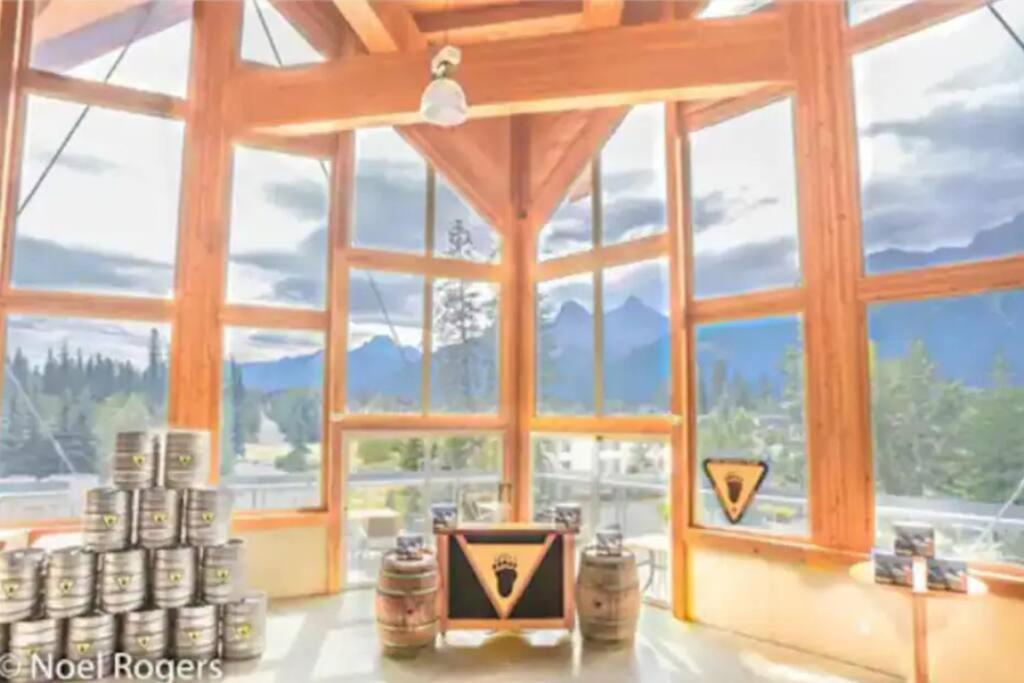 Mountain Getaway In - Sleeps 6 - Pool & Hottub Apartment