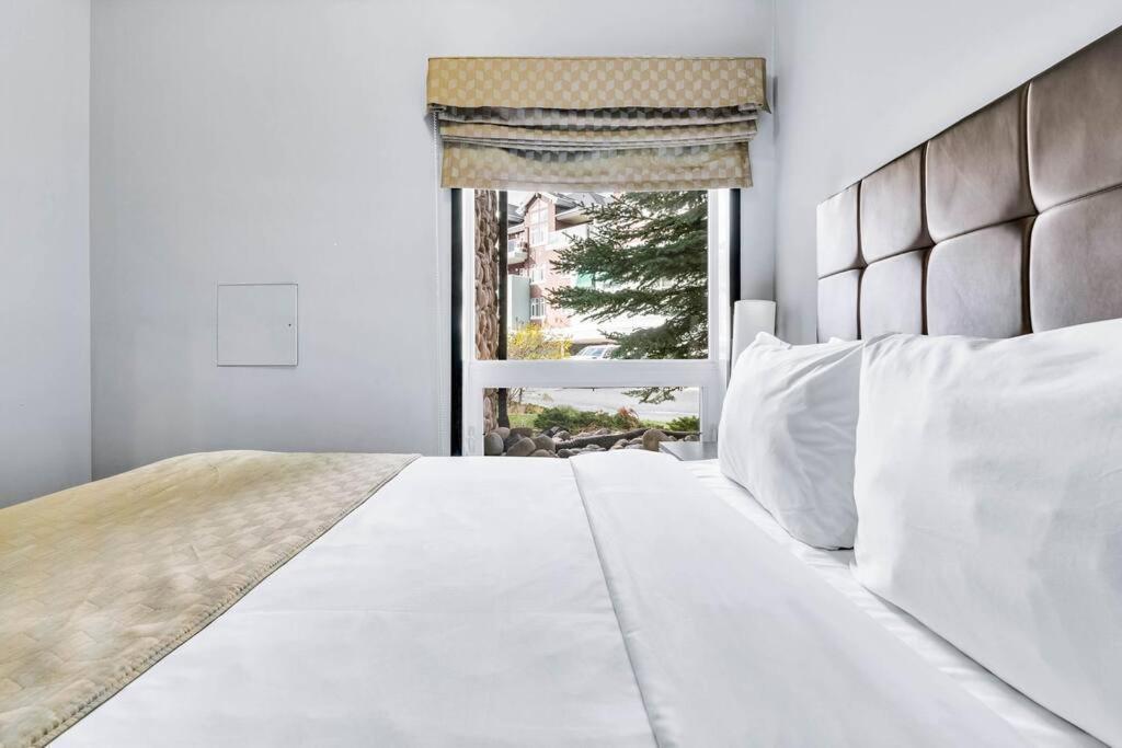 Apartment Mountain Getaway In - Sleeps 6 - Pool & Hottub Canmore