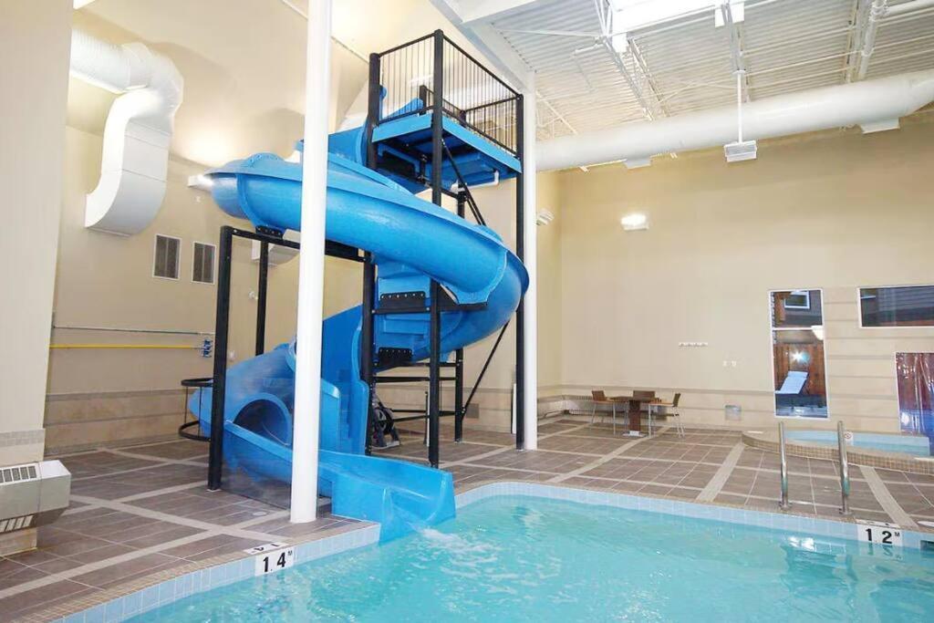 Apartment Mountain Getaway In - Sleeps 6 - Pool & Hottub